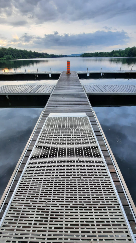 On Déroule Le Tapis Brun Au Lac Des Nations De Sherbrooke