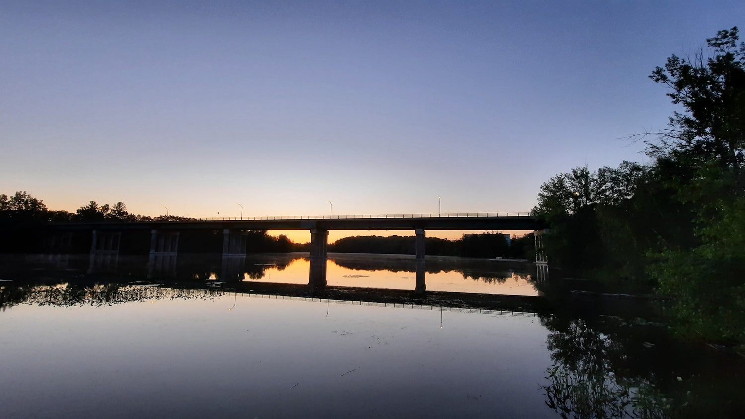 Sherbrooke 10 Juillet 2021 Aube (Vue T1) Rivière Magog Et Pont Jacques Cartier 4H55