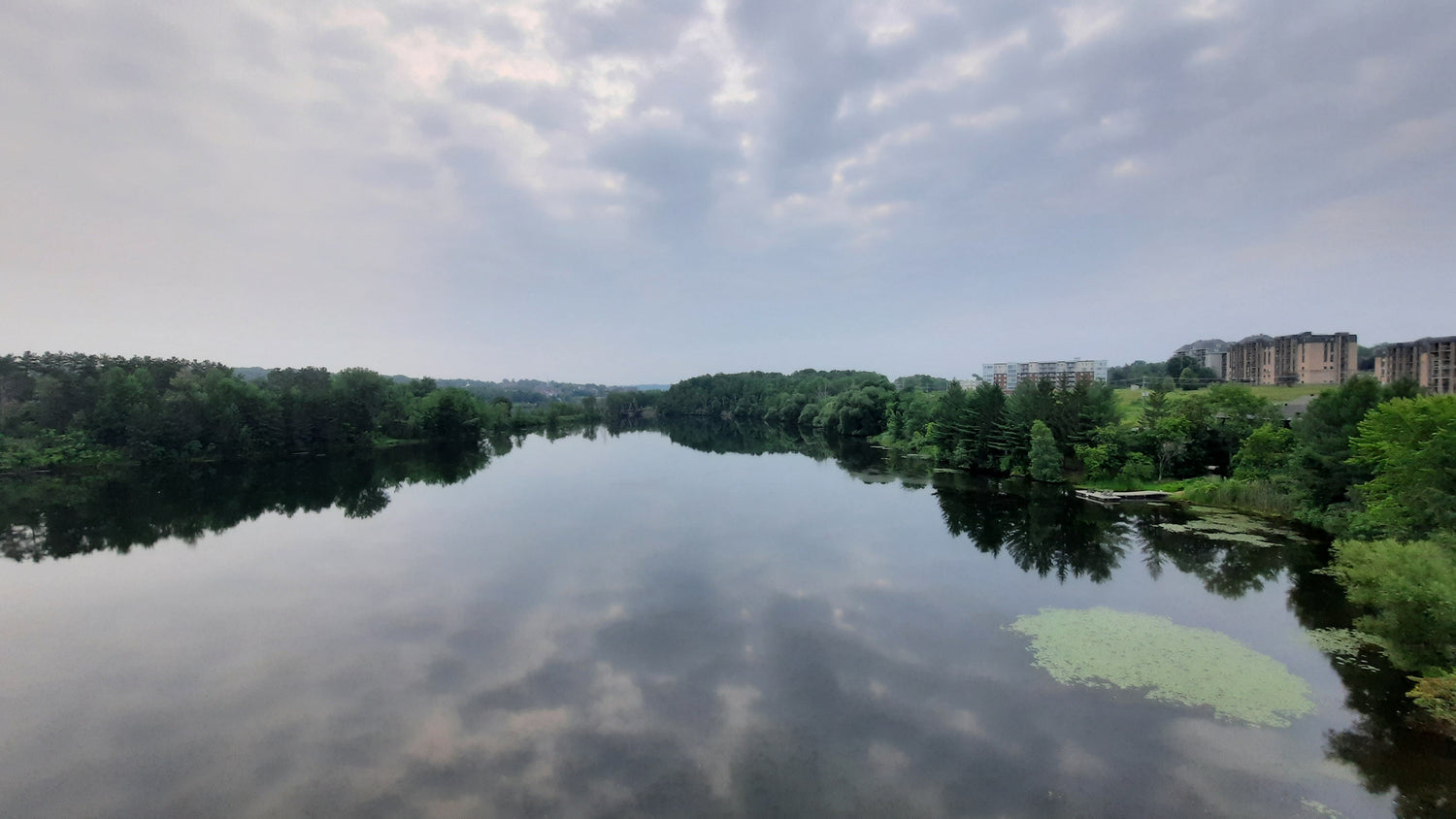 Sherbrooke Et Rivière Magog 20 Juillet 2021  (Vue Sure) 5H54 Cliquez Pour Voir Les Nénuphars Verts