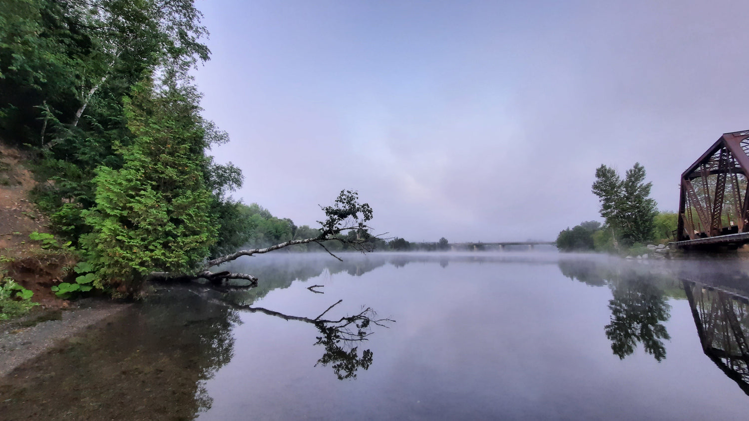 Brume À L’aube Au Pont Noir De Sherbrooke 23 Juillet 2021 (Vue B1) 5H34 Réflexion