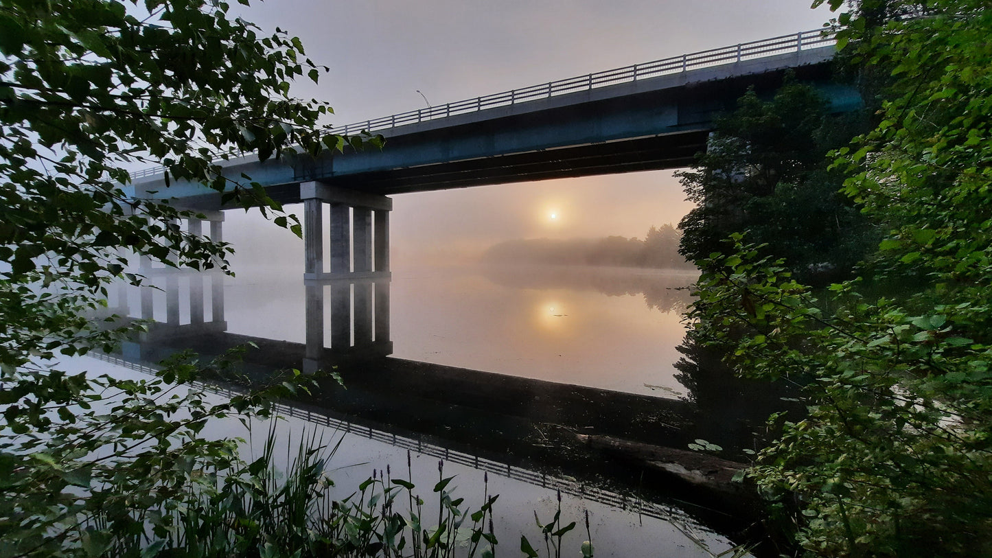 Trouve Le Soleil Et La Brume De Sherbrooke 23 Juillet 2021 (Vue K1) Rivière Magog Et Pont Jacques