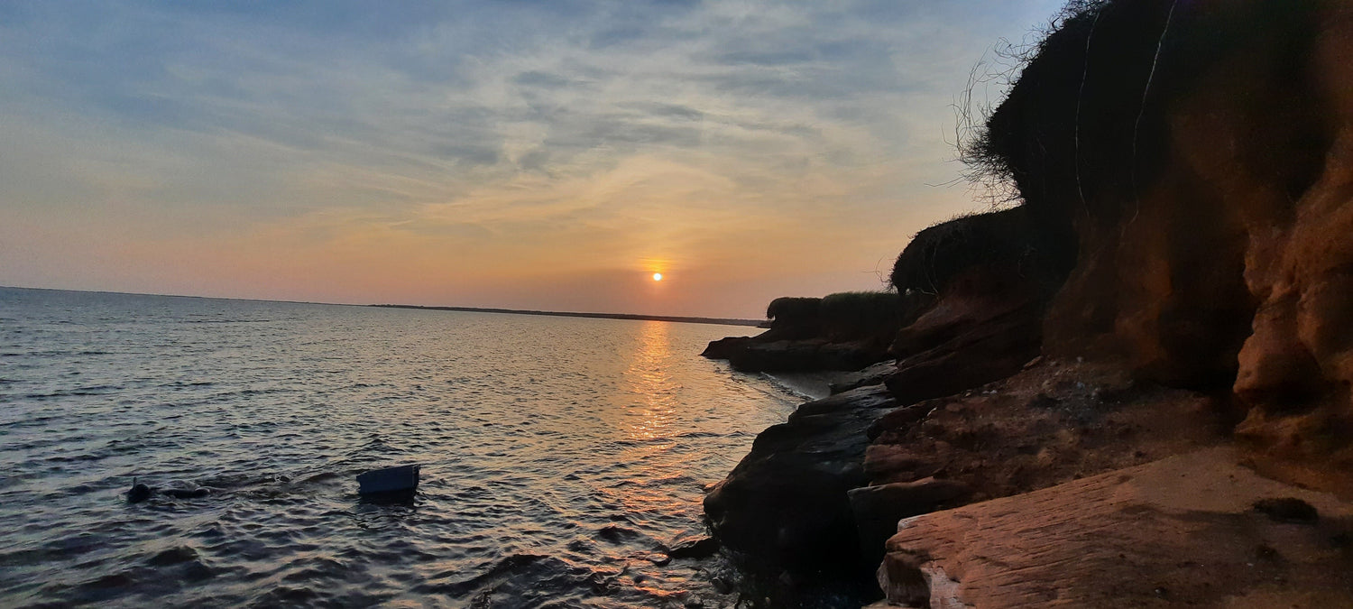 Trouve Le Plongeur Lors Du Coucher De Soleil 10 Août 2021 Parc Gros-Cap Îles-De-La-Madeleine.