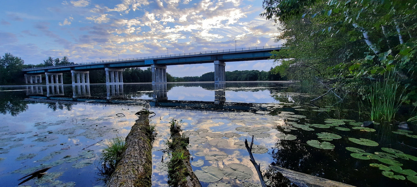 La Lumière Et Les Nuages Blancs Du 2 Septembre 2021 6H45 (Vue Y2A) Pont Jacques Cartier Rivière