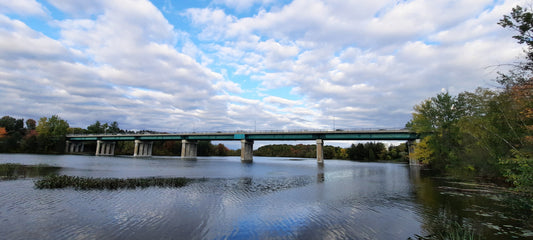 1 Octobre 2021 17H19 (Vue T1) Rivière Magog À Sherbrooke. Pont Jacques Cartier.