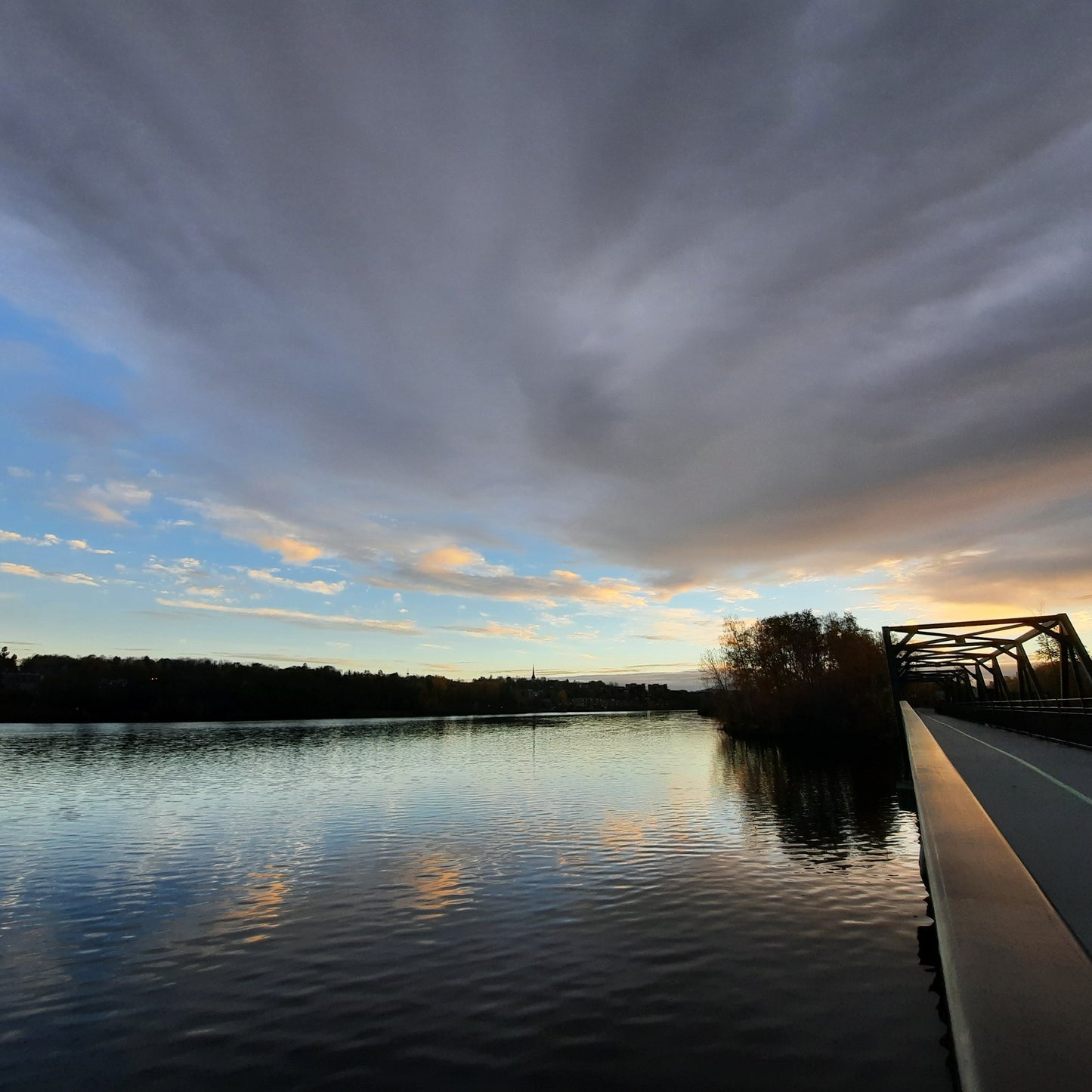 Lac Des Nations De Sherbrooke Aube Du 30 Octobre 2021 7H38 (Vue Pp40) Pont Noir