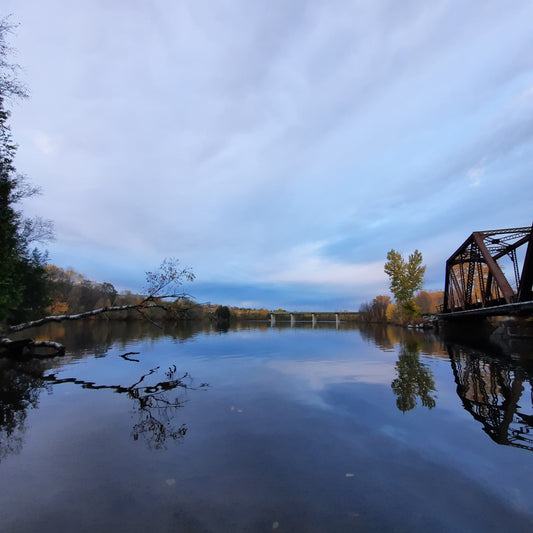 Le Pont Noir La Rivière Magog Et Le Jacques Cartier 30 Octobre 2021 7H42 (Vue B2)