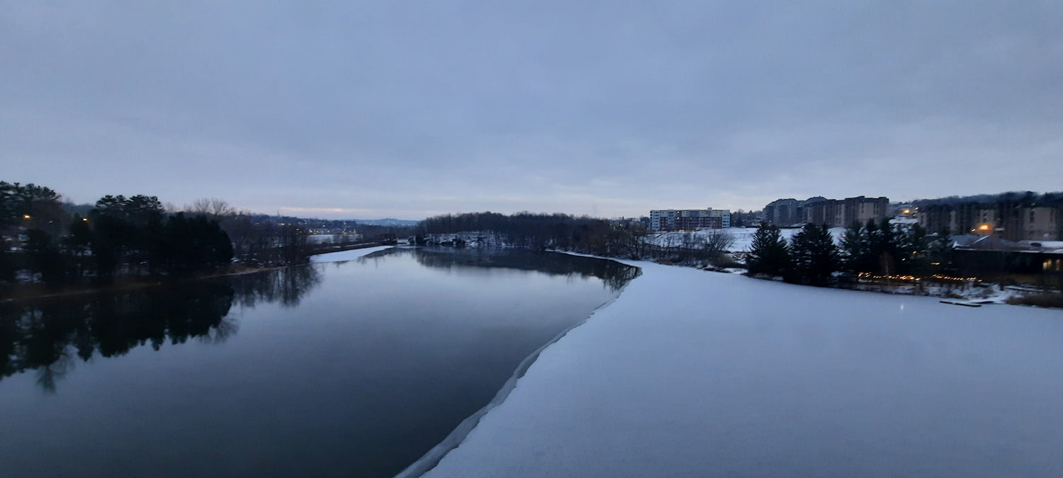 La Glace 2021-11-30 6:54 Rivière Magog À Sherbrooke (Vue Sure) 2 Photos