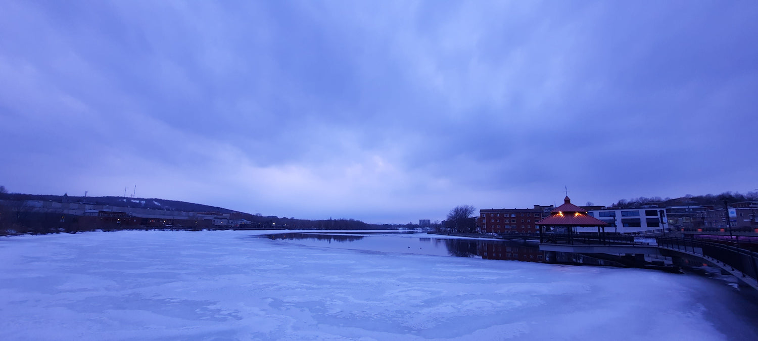 Le Bleu De La Rivière Magog (Vue Times)