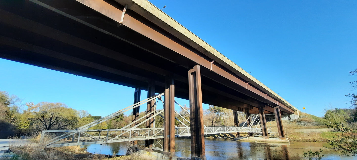 La Passerelle Des Cyclistes Sous Le Pont Maurice-Gingues À Sherbrooke